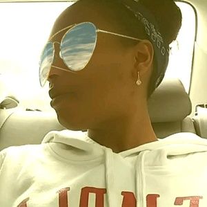 Meet your Posher, Nadine